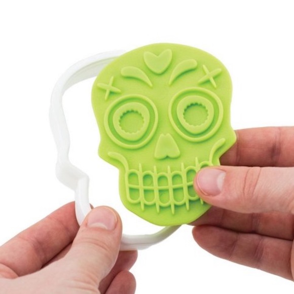 Tovolo Sugar Skull Cookie Cutter and 6 Stamps - Picture 6 of 10